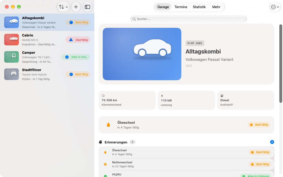 Garage+ auf dem Mac: Fahrzeugliste in der Seitenleiste und Detailansicht mit Kilometerstand, Leistung und Erinnerungen